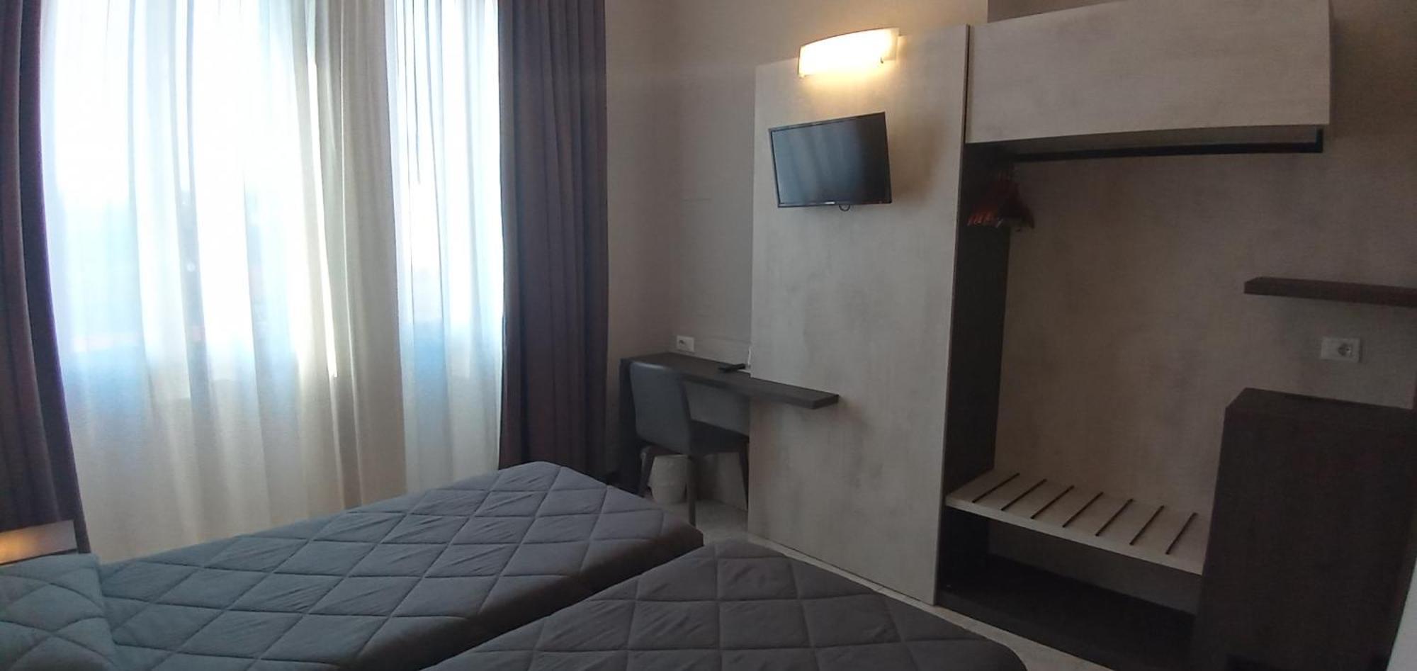 Hotel Mistral Милан Экстерьер фото