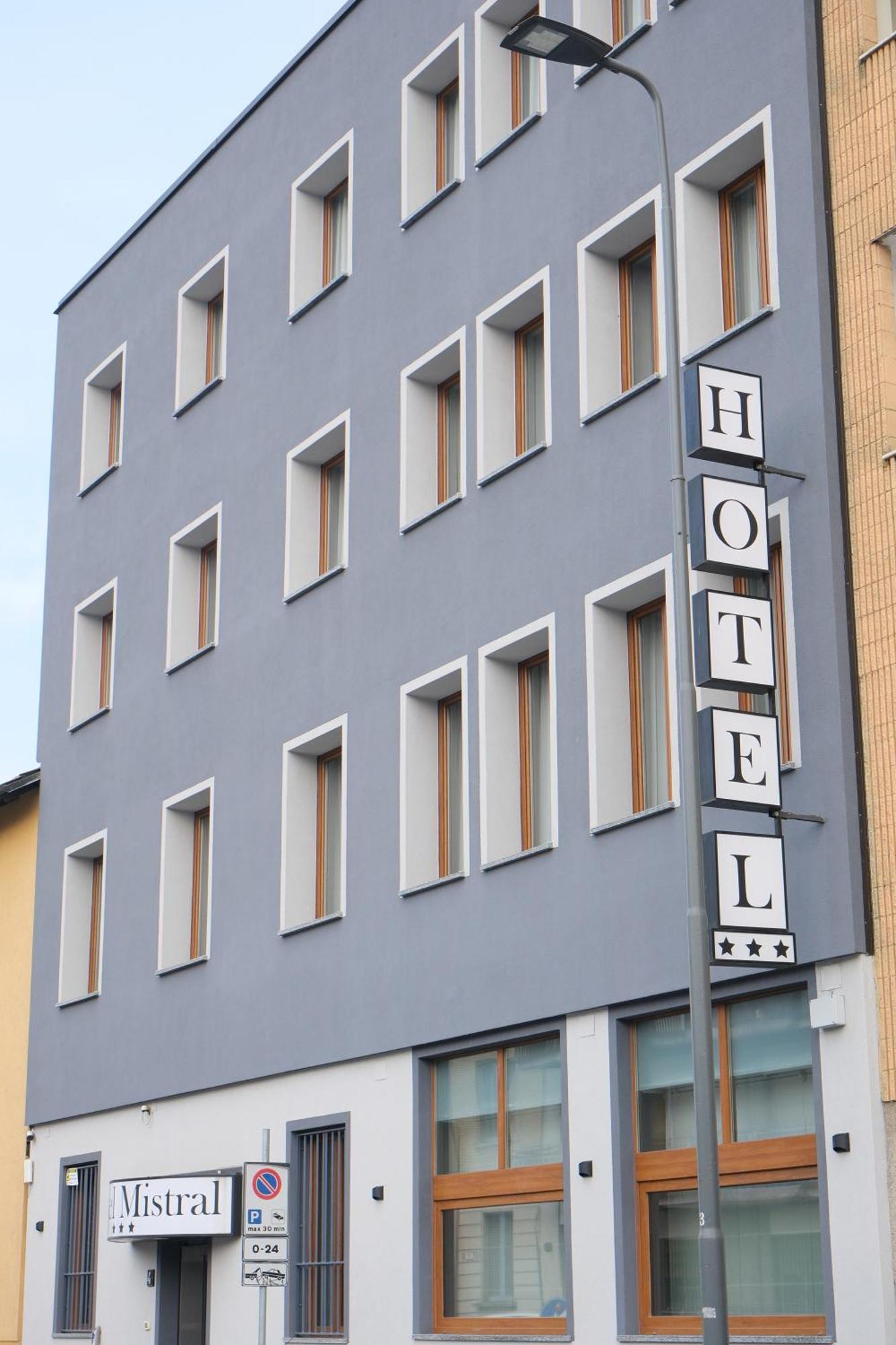 Hotel Mistral Милан Экстерьер фото